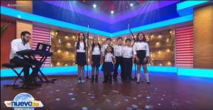 kids from voice classes in Miami performing on stage